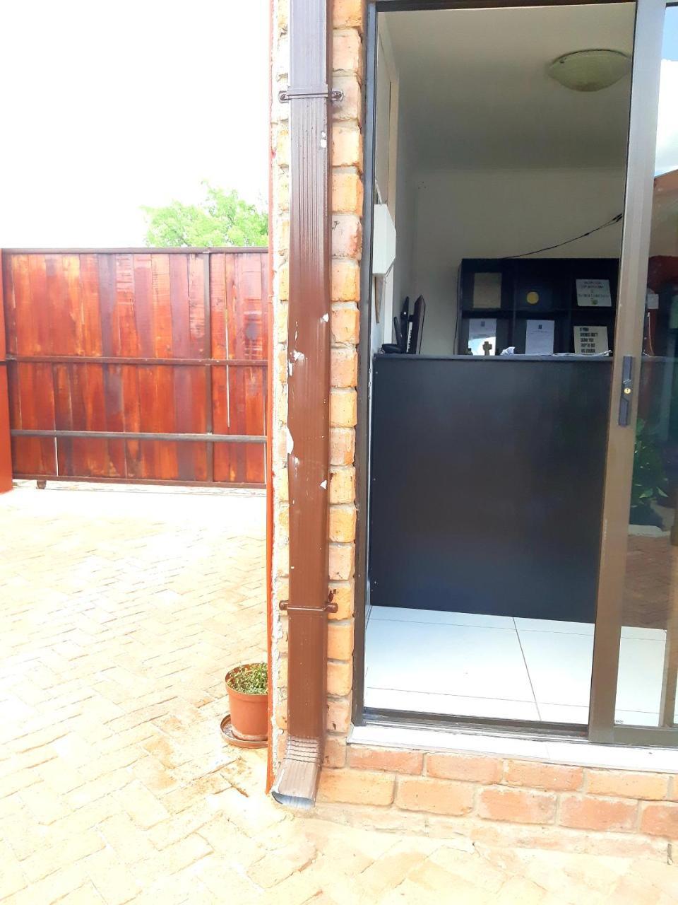 Niilo'S Guesthouse Rundu Exterior foto