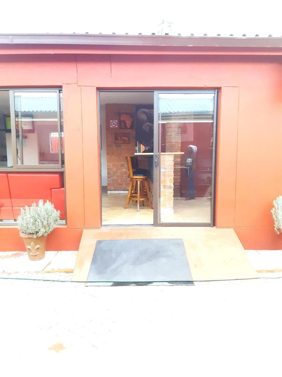 Niilo'S Guesthouse Rundu Exterior foto